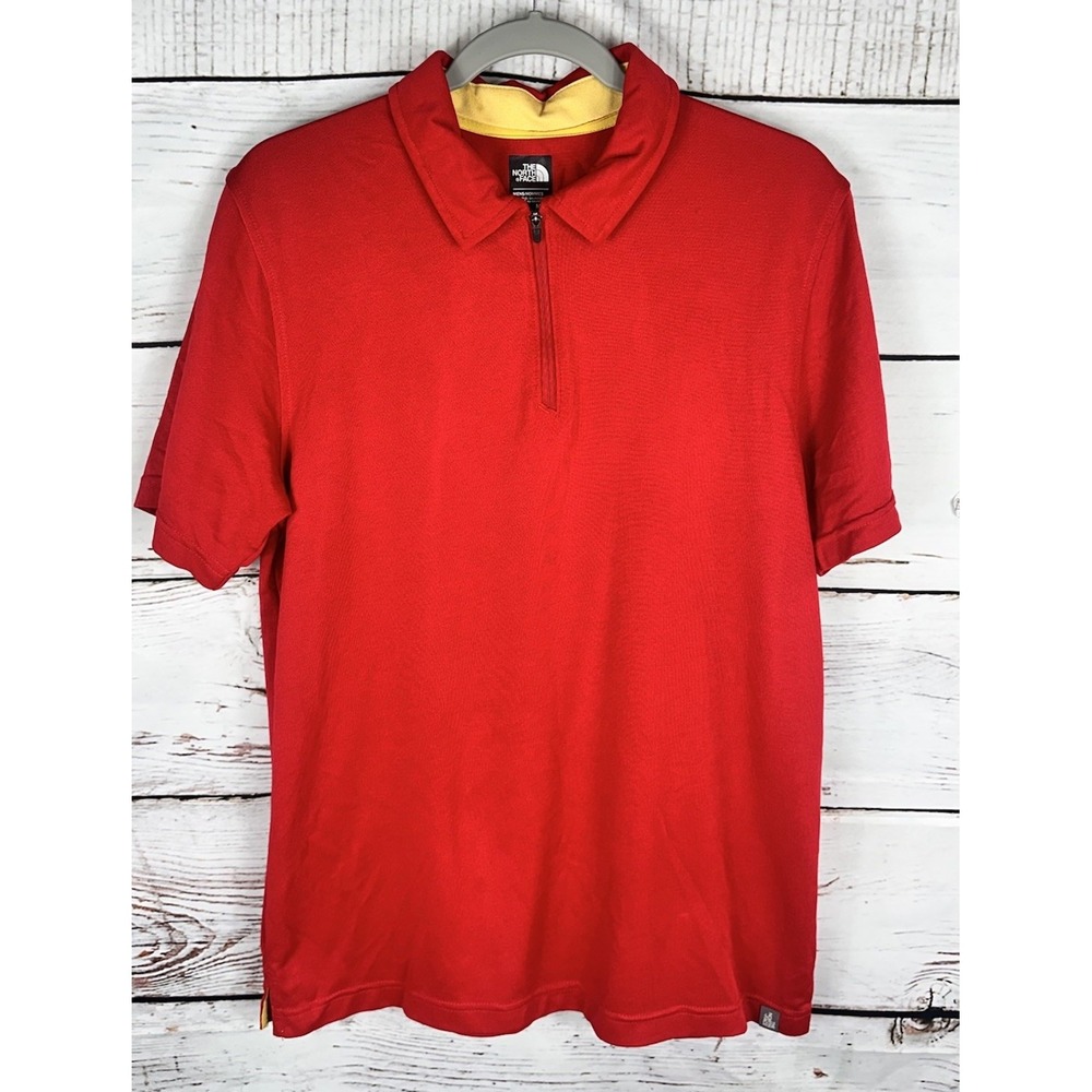The North Face Flashdry Men's Medium 1/4 Zip SS RED‎ Pullover Short Sleeve